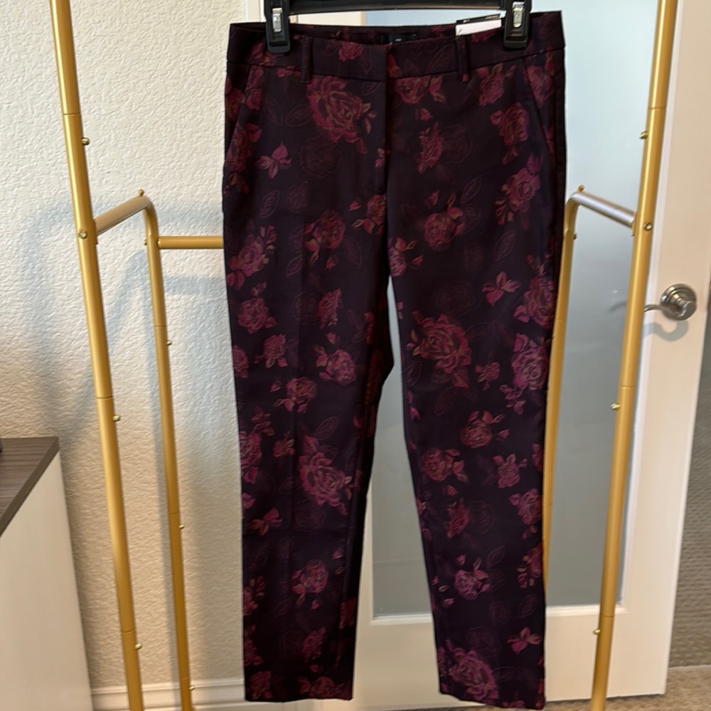 White House, Black market, slim ankle pants size 6